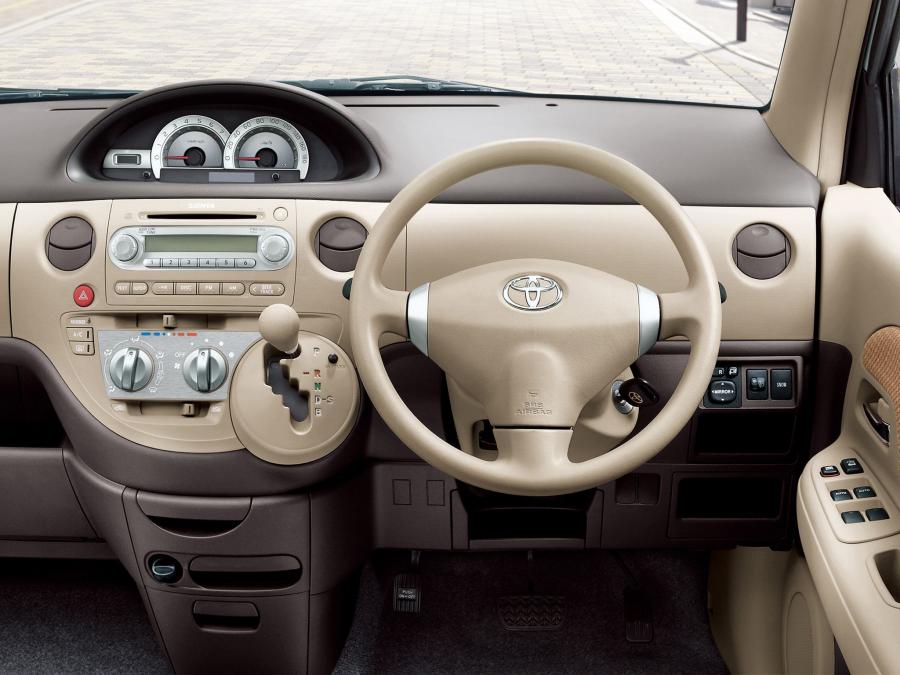  Toyota Sienta 2011 года  (фото 2 из 11)
